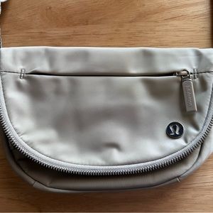 Lululemon Micro All Night Festival Bag (Raw Linen/Silver)